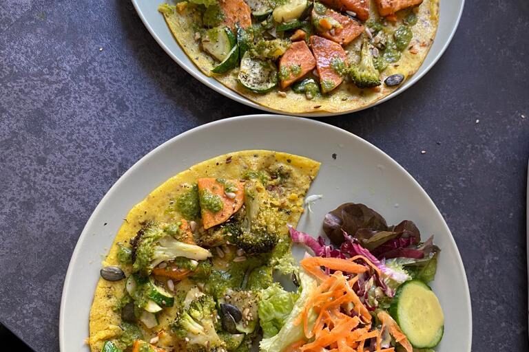 Selbstgebackenes Vollkornbrot im Blattwerk Café